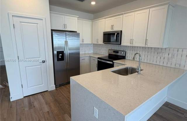 17173 SW 1st St photos photos
