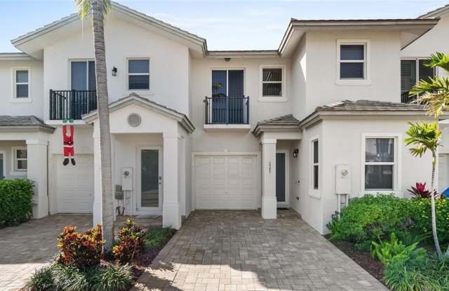 6989 Pines Circle Gallery 2