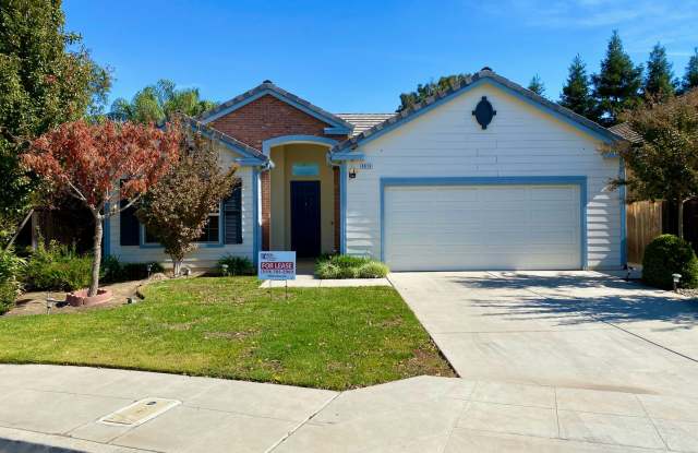 $2,550 Chestnut & Teague, 3 Bedroom Home - N. Garden Ave, Fresno Gallery 1