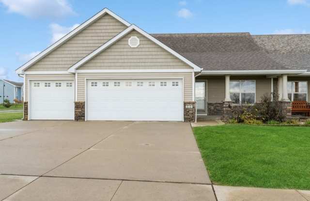 Leasing Special!! $500 off 1st Months' rent if move in is before 2/15! your Your Dream 3-Bedroom with Open Concept Living! photos photos