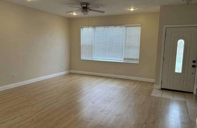 331 OAK CREST Terrace Gallery 4