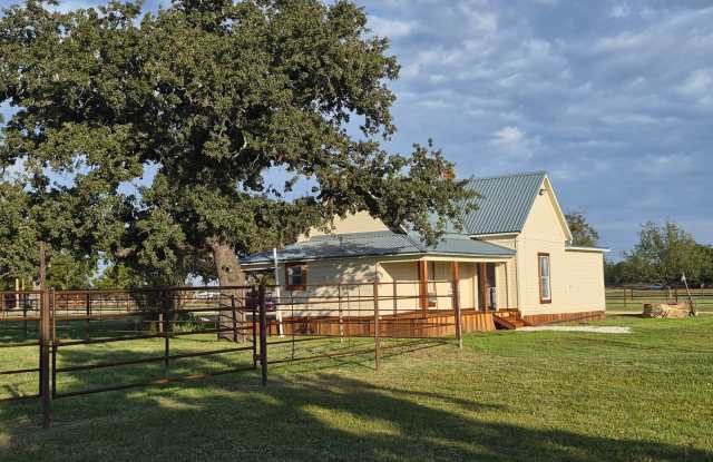 Turn Outs - Pipe Fence - HORSES WELCOME- DARLING FARMHOUSE Gallery 3