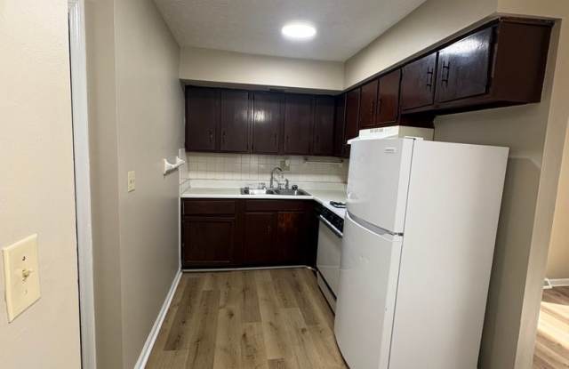 2 Bedroom Duplex on Strode Station Circle Gallery 3
