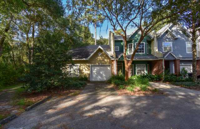 Charming 2BR/2BA End-Unit Condo in Monticello - 5039 Northwest 1st Place, Gainesville, FL 32607