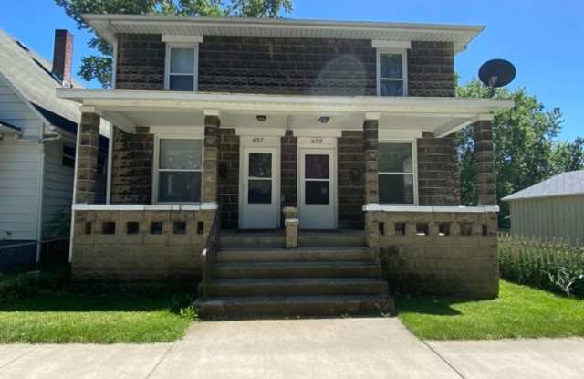 3 Bedroom Duplex with Fenced in Yard and Deck! - 659 Milwaukee Avenue, Elkhart, IN 46514