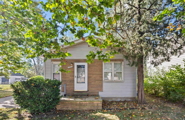 2-Bedroom, 1-Bathroom Warren Bungalow for Lease! photos photos