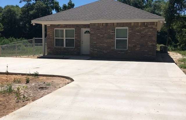 1800 Johnson St. - 1800 Johnson Street, Nacogdoches, TX 75964