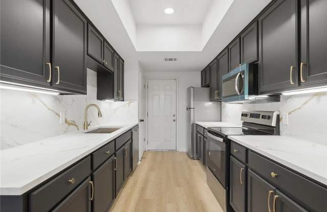 Room in 2 Bedroom Home at Gwendolyn Ln photos photos