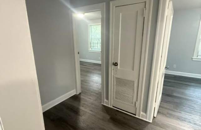 Fully Renovated 3/1 -Single Family  Available for Immediate Rent! Gallery 4