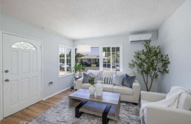 12108 Dunrobin Avenue photos photos