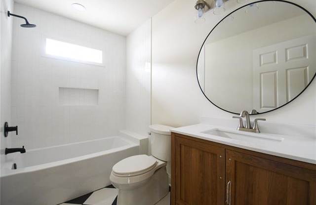 2311 Saint Anthony Street - 1B Gallery 3