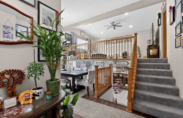 Beautiful Single-Family Home for Rent in a Quiet Cul-de-Sac, Shoreview - 595 Mercury Circle, Shoreview, MN 55126