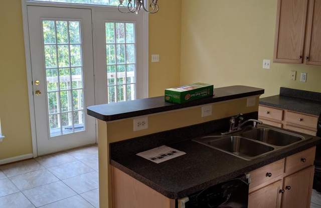 8544 WYNGATE MANOR Gallery 3