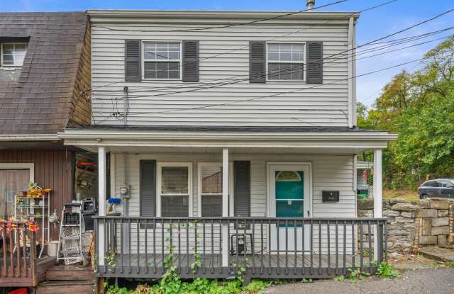 Completely Renovated 2 Bedroom, 1 Bathroom in Sharpsburg- Beautiful Kitchen and Awesome Layout photos photos Completely Renovated 2 Bedroom, 1 Bathroom in Sharpsburg- Beautiful Kitchen and Awesome Layout photos photos