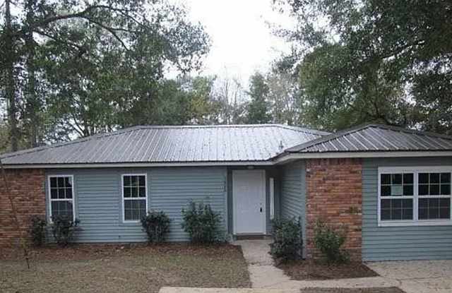 COZY 4/2 NW House w/ Hard Floors, Office/Playroom, & Huge Yard Avail June 1st for $1695/month! photos photos