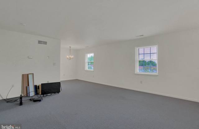 1747 LONG DRIVE Gallery 2