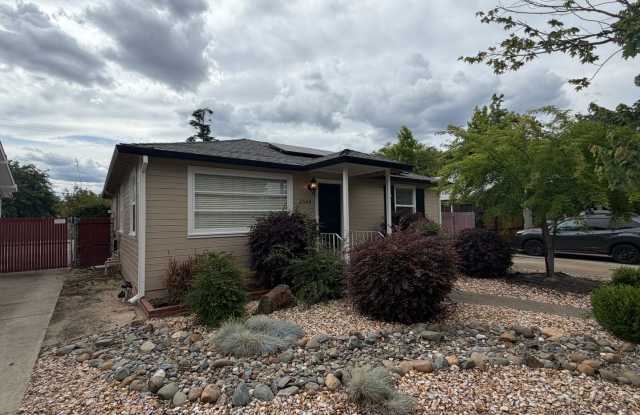 2 bedroom | 1 bathroom | Single family home with pool + detached room & full bathroom photos photos 2 bedroom | 1 bathroom | Single family home with pool + detached room & full bathroom photos photos