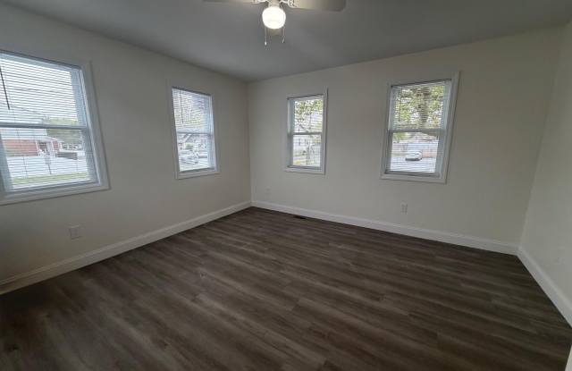 196 N BROADWAY photos photos