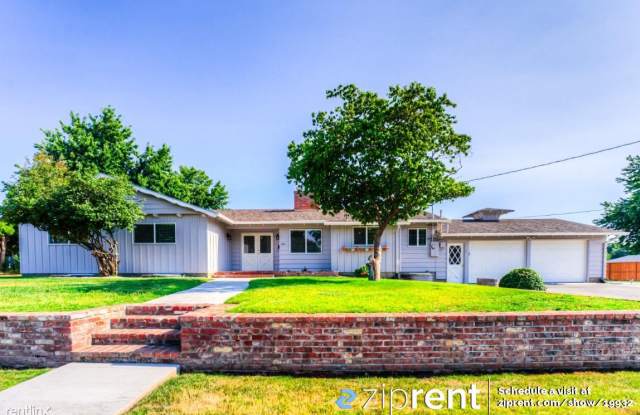 302 NE A St, College Place, WA 99324 - 302 Northeast A Street, College Place, WA 99324