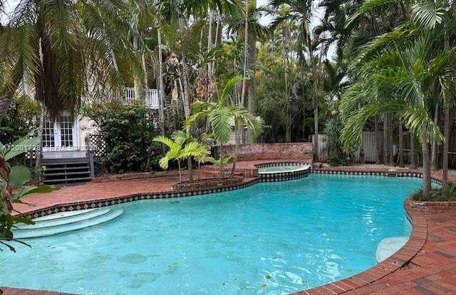 1900 S Miami Ave photos photos