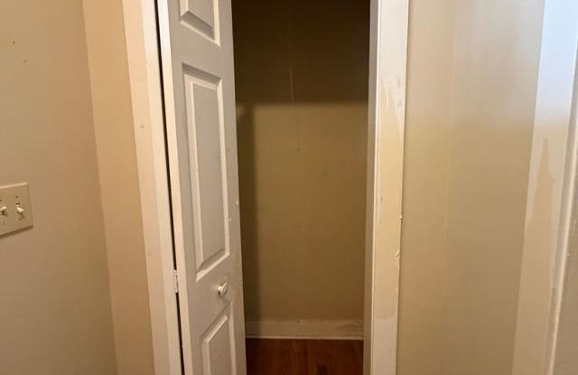 207 Goodman Place- large 2 bedroom 1 bath house with a bonus room upstairs and a large backyard Gallery 4