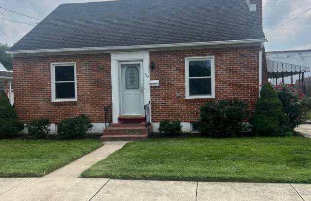 3 bedroom Brick Cape Cod in Carlisle Gallery 1