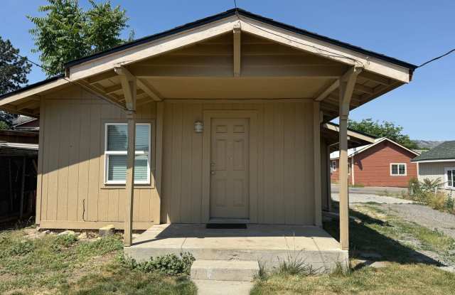 Now renting 1 bedroom cute home , to view this and other rentals go to www.stillproperties.com photos photos