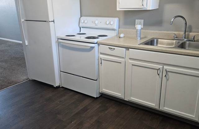 1st floor apartment - PRICE DROP!!! $100 off - 1050 Forest Court, Kansas City, KS 66103 1st floor apartment - PRICE DROP!!! $100 off - 1050 Forest Court, Kansas City, KS 66103