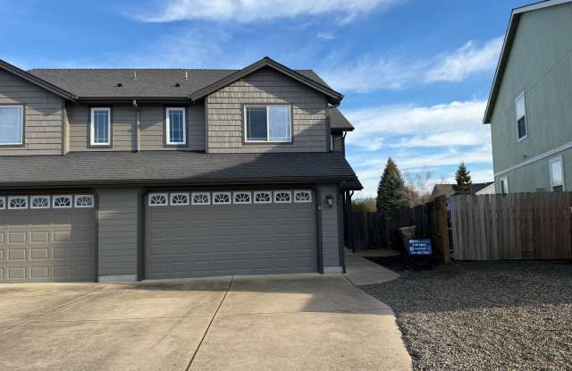 Newer 3 bedrooms 2.5 bathroom townhouse! MOVE IN SPECIAL! photos photos