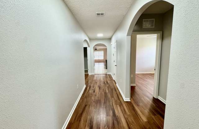 Beautiful 4 bed/2 bath!! Gallery 3