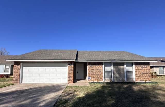 609 NW 118th St - 609 Northwest 118th Street, Oklahoma City, OK 73114