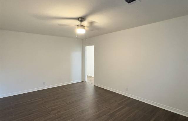2117 W 19th Street Gallery 2