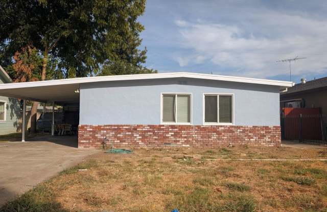 Great Looking 3bd / 1bth Single Family w/ huge yard! Gallery 1