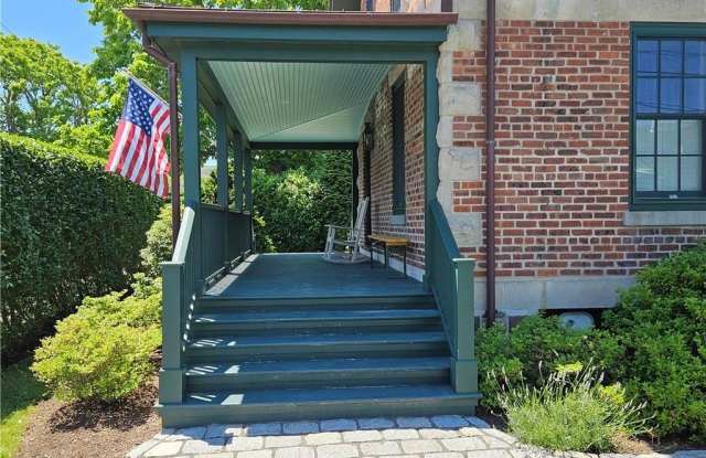 209 Coggeshall Avenue Gallery 4