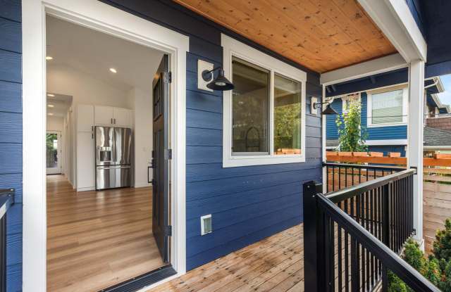 Beautifully Remodeled 2 Bedroom 1907 Home in Desirable Loyal Heights Gallery 4