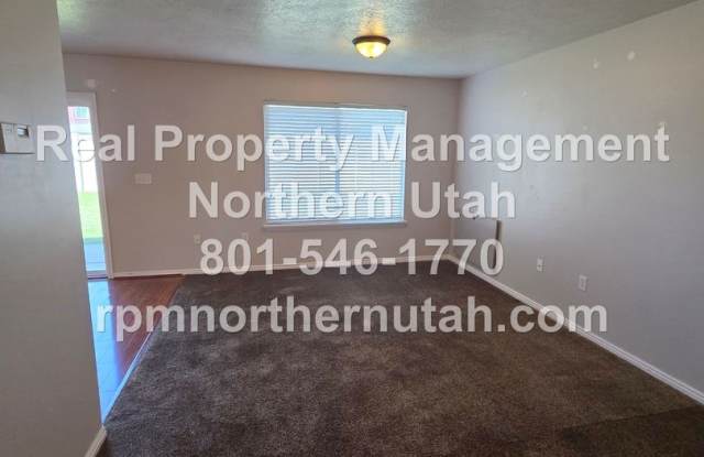 Lovely 2 Bedroom Townhome in Harrisville Available!! Gallery 4