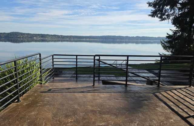 4 Bedroom Chico Way Waterfront! Gallery 3