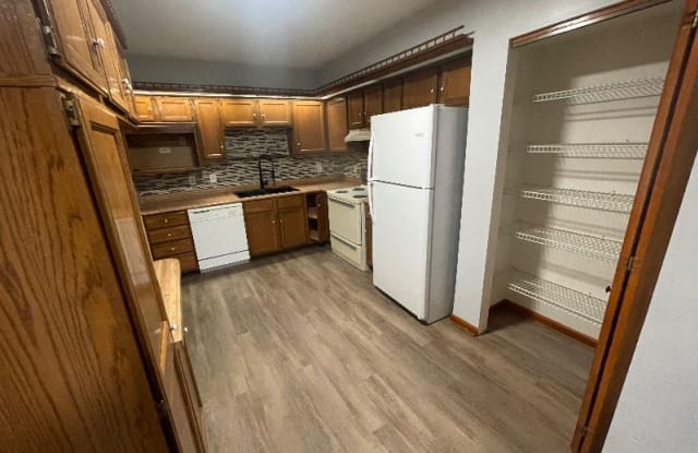 1372 Redtail Hawk Dr. - 1372 Red Tail Hawk Drive, Mahoning County, OH 44512 1372 Redtail Hawk Dr. - 1372 Red Tail Hawk Drive, Mahoning County, OH 44512