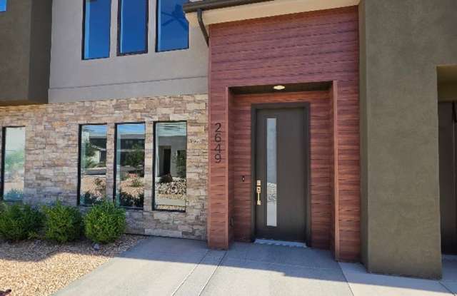 Newer Town Home in St. George- Lazy River & Community Pool photos photos