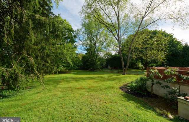 7 DOE Lane Gallery 4