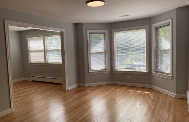 5839 North Cicero Avenue Gallery 3