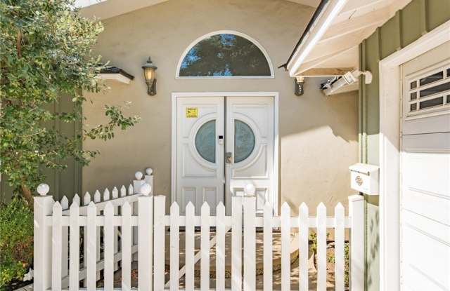 5305 Ventura Canyon Avenue Gallery 3