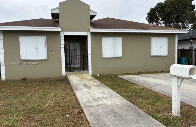 2916 NW 51st St photos photos