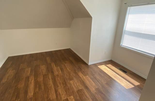1125-A West Walnut St - 1 Gallery 4