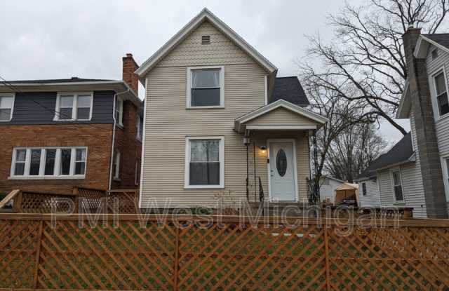 144 Page St NE photos photos