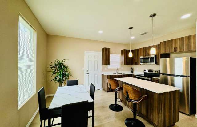 3013 W Driftwood St photos photos