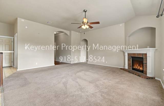 3 Bed + Bonus Room | 2 Bath | Broken Arrow Gallery 4