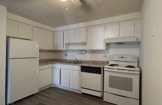 Wonderful 1 BR/1 BA Ground Floor Condo in Secured Bldg! Gallery 4