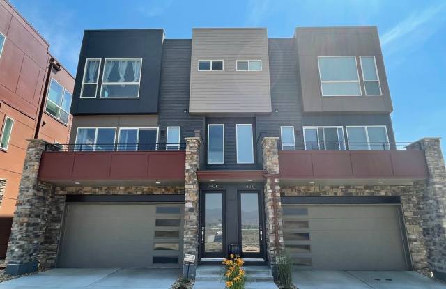 LOVELY 2 BED/2.5 BATH TOWNHOME IN SOUTHWEST LONGMONT MAGNIFICENT VIEWS AVAILABLE NOW! photos photos