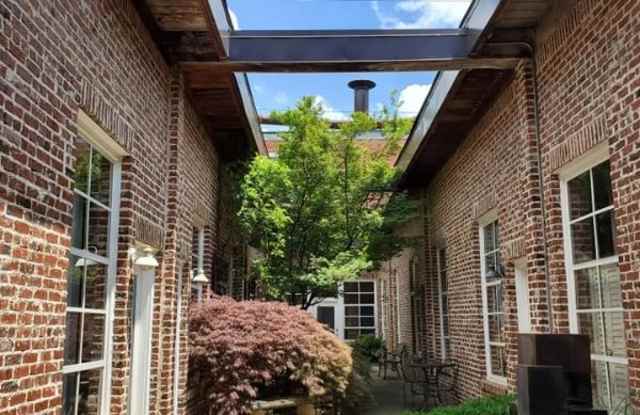 320 Martin Luther King Jr Dr SE #3 Gallery 2